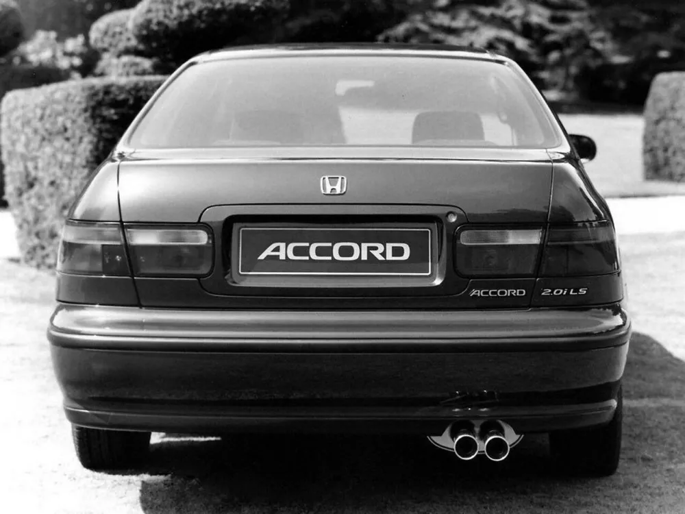 Автомобиль Honda Accord V Седан