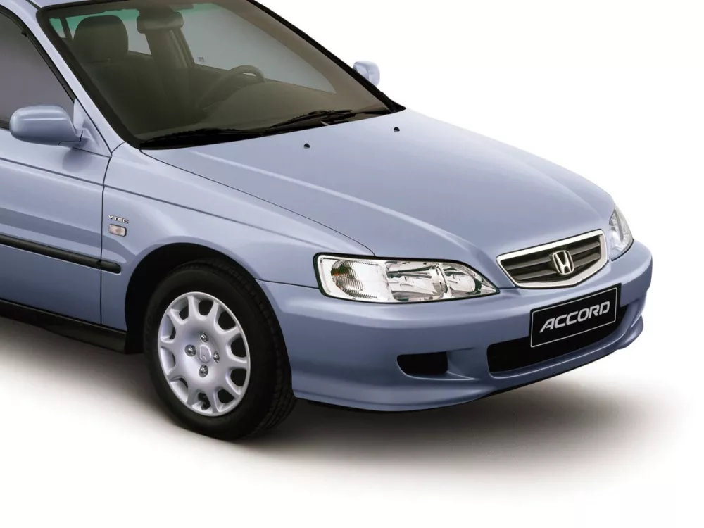 Автомобиль Honda Accord VI Хэтчбек (5 дверей)