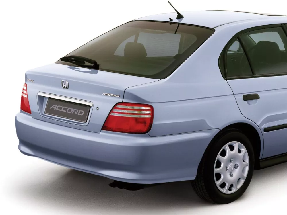 Автомобиль Honda Accord VI Хэтчбек (5 дверей)