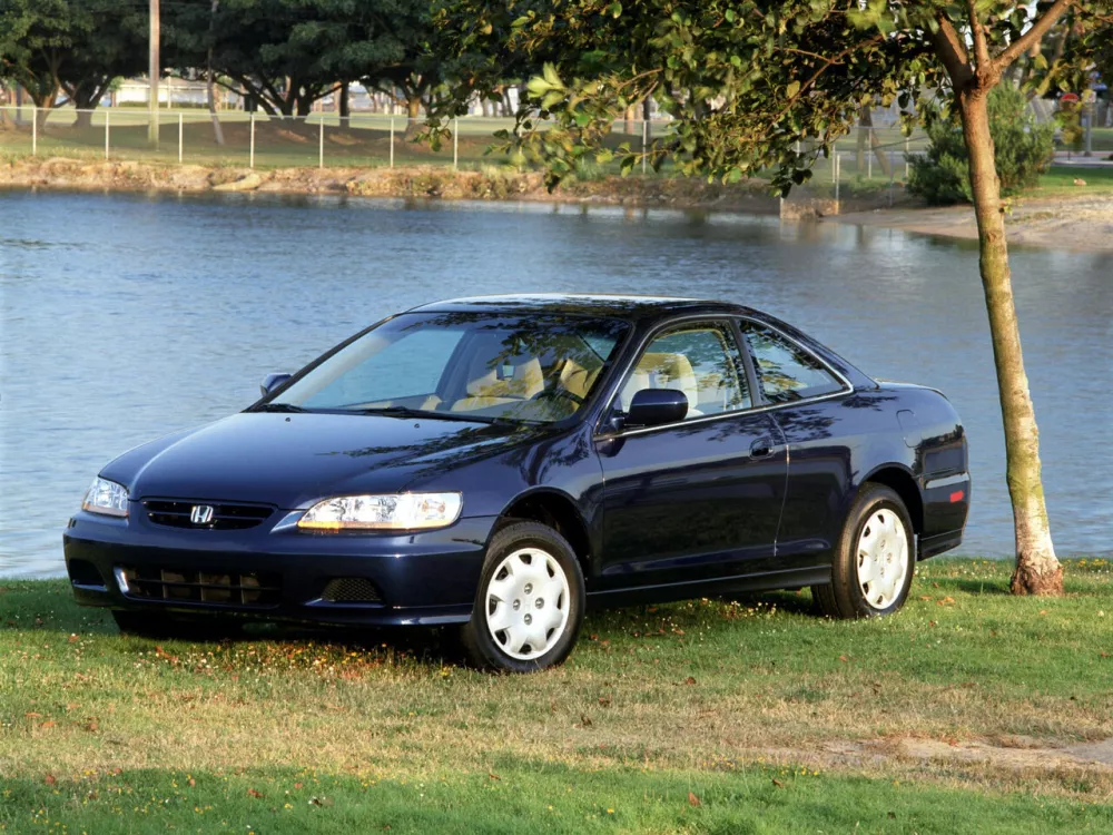 Автомобиль Honda Accord VI Купе