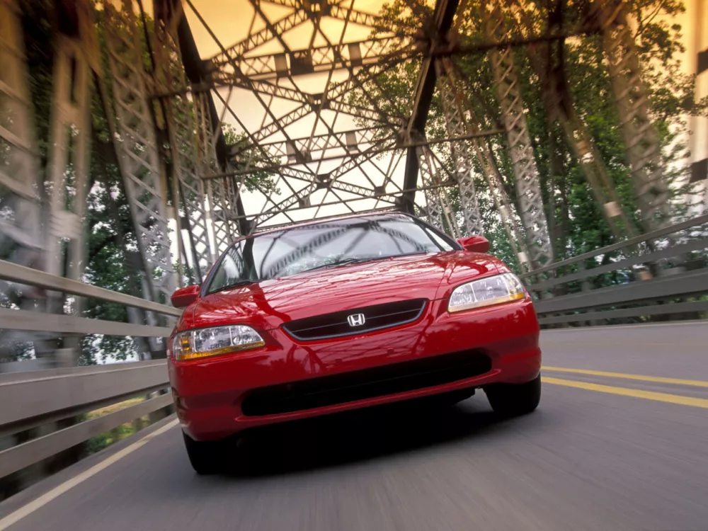 Автомобиль Honda Accord VI Купе