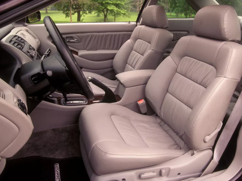 Автомобиль Honda Accord VI Купе