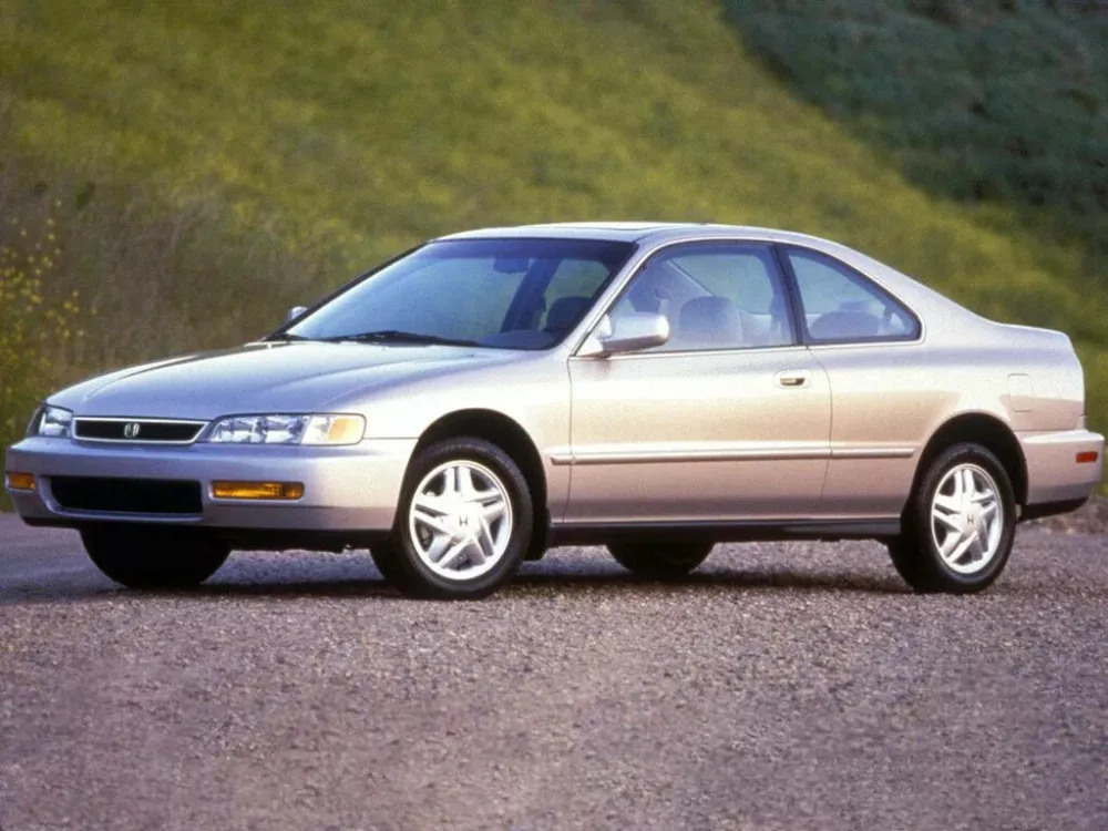 Автомобиль Honda Accord V Купе