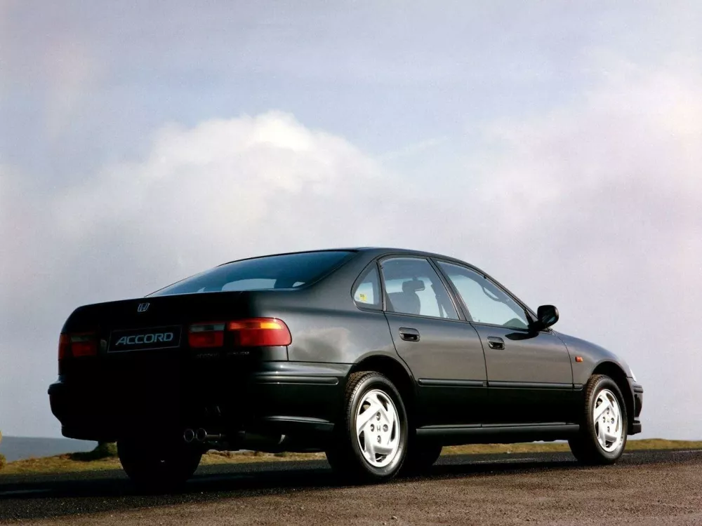 Автомобиль Honda Accord V Седан