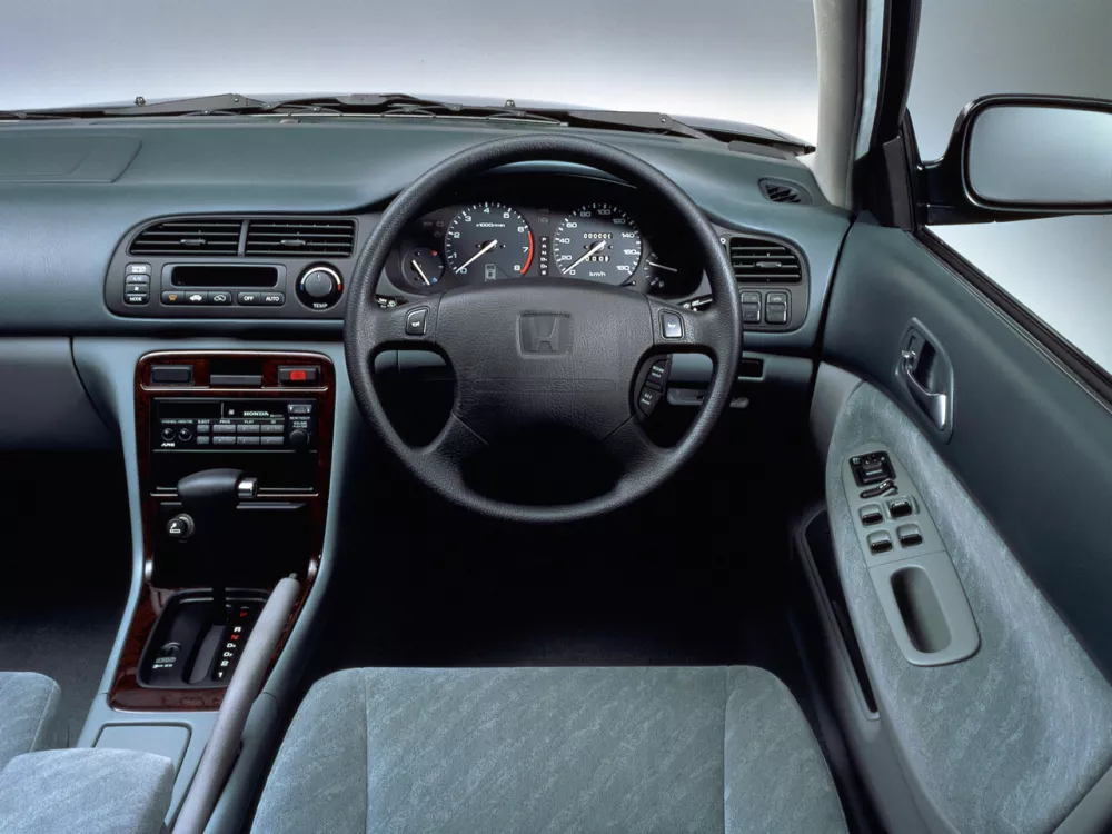 Автомобиль Honda Accord V Седан