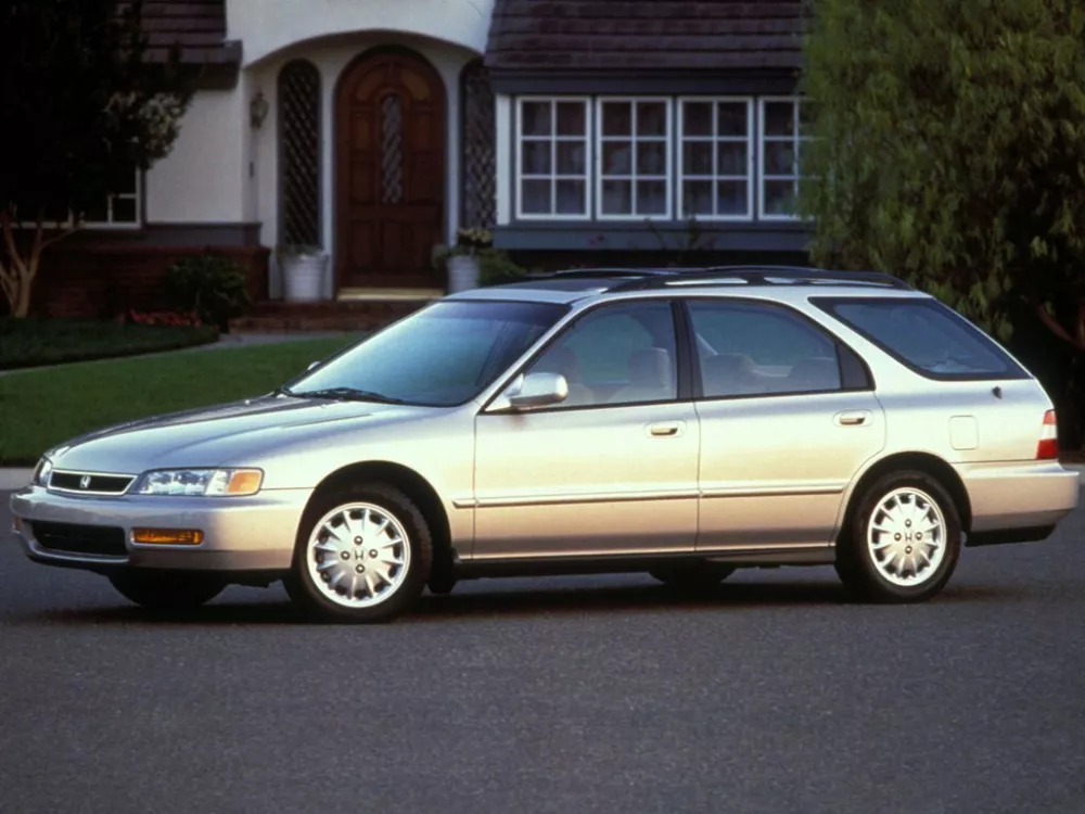 Автомобиль Honda Accord V Универсал (5 дверей)