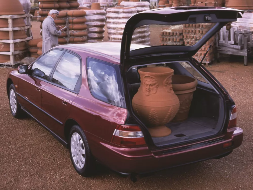 Автомобиль Honda Accord V Универсал (5 дверей)