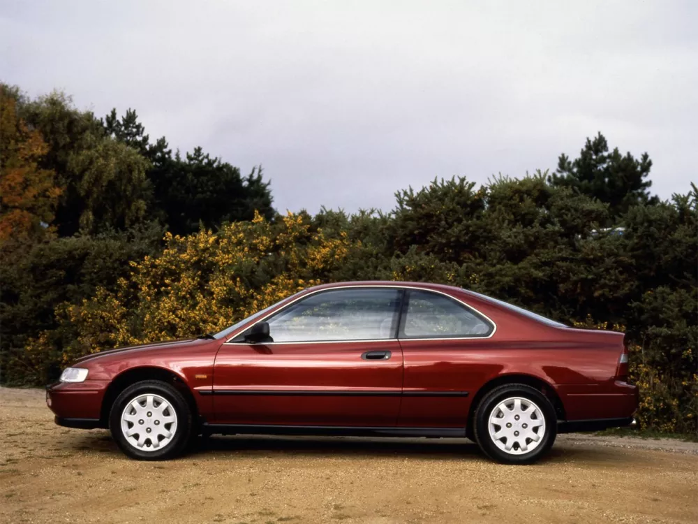 Автомобиль Honda Accord V Купе