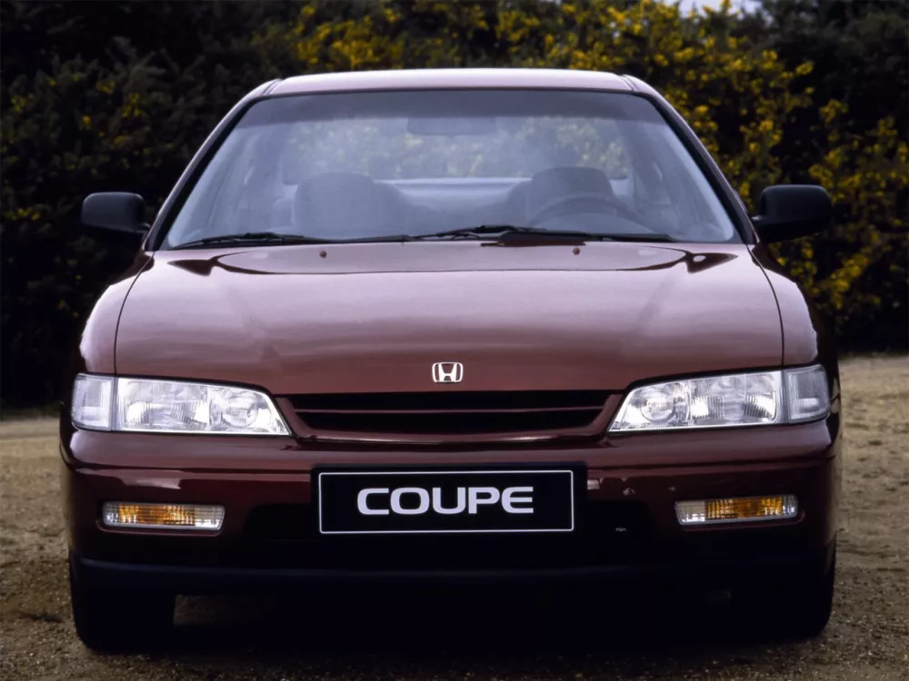 Автомобиль Honda Accord V Купе