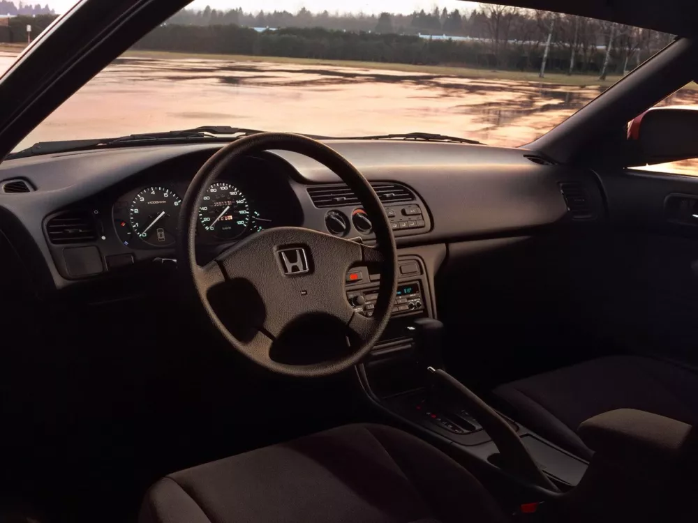 Автомобиль Honda Accord V Купе