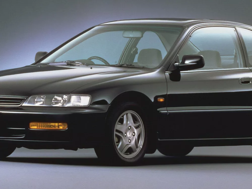 Автомобиль Honda Accord V Купе