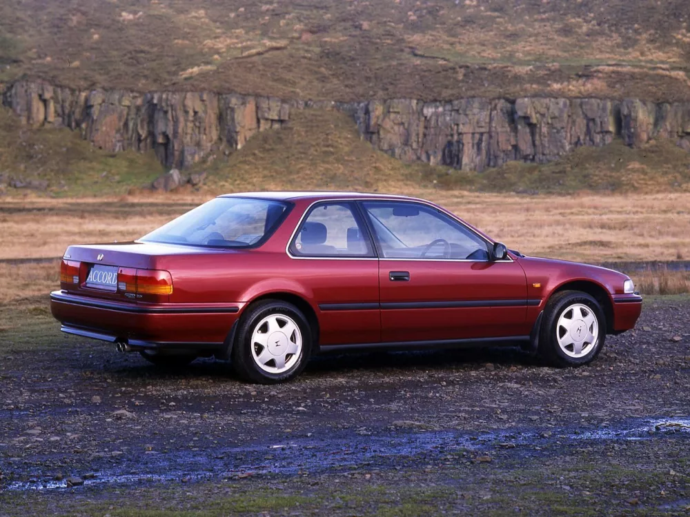 Автомобиль Honda Accord IV Купе