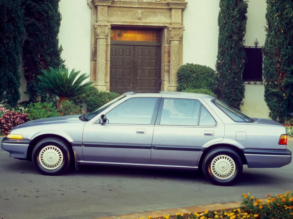 Автомобиль Honda Accord III Седан