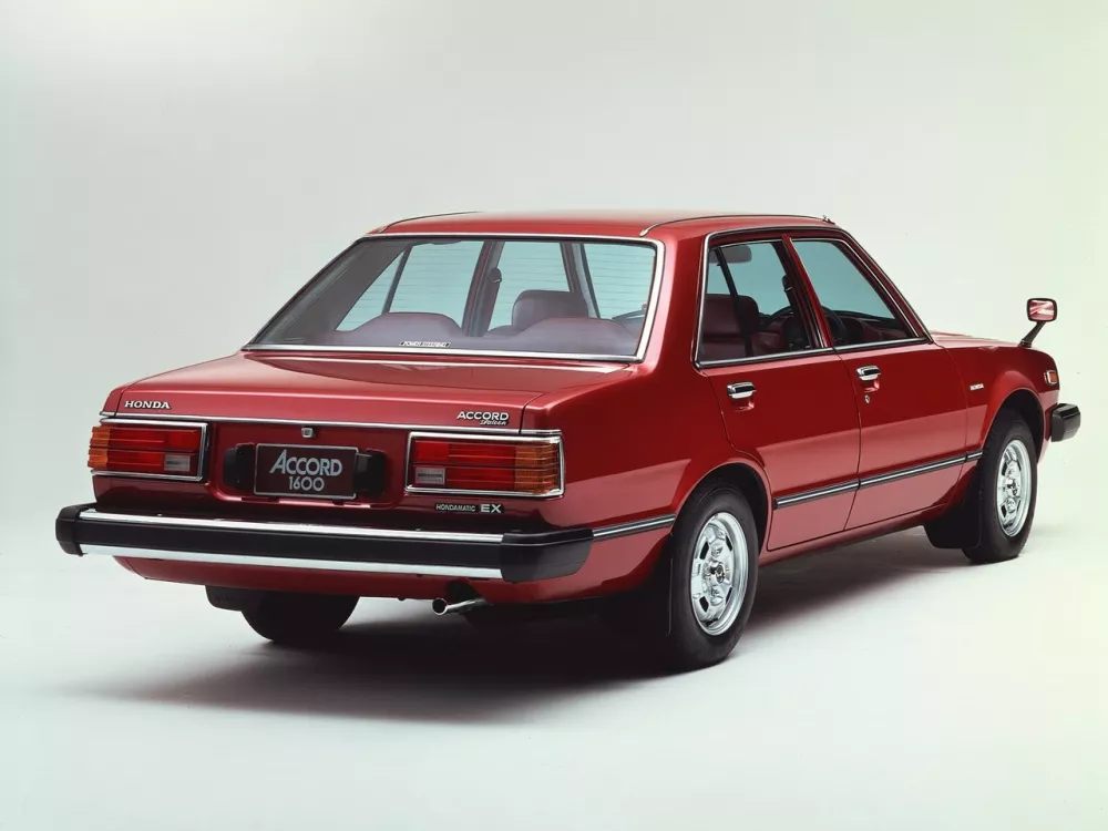 Автомобиль Honda Accord I Седан