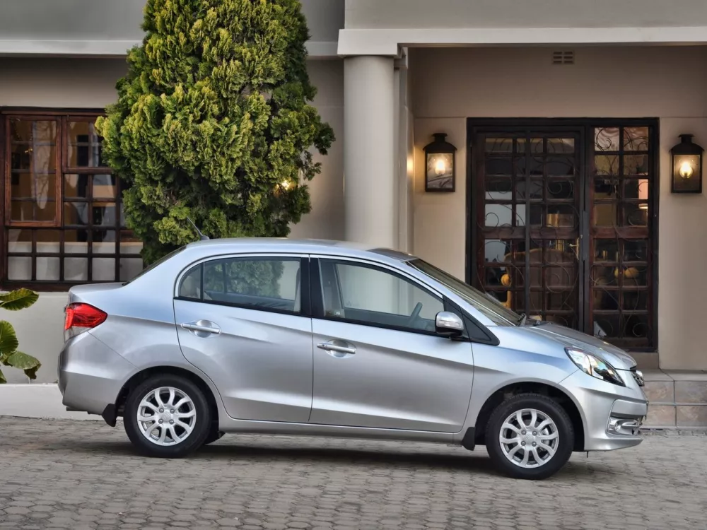 Автомобиль Honda Brio I Седан Amaze
