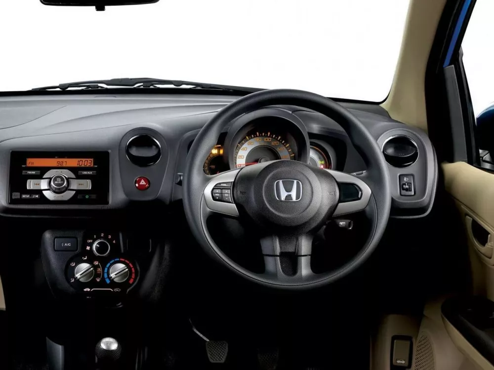 Автомобиль Honda Brio I Хэтчбек (5 дверей)