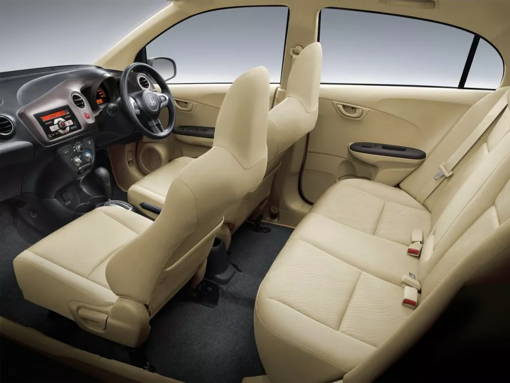 Автомобиль Honda Brio I Седан Amaze