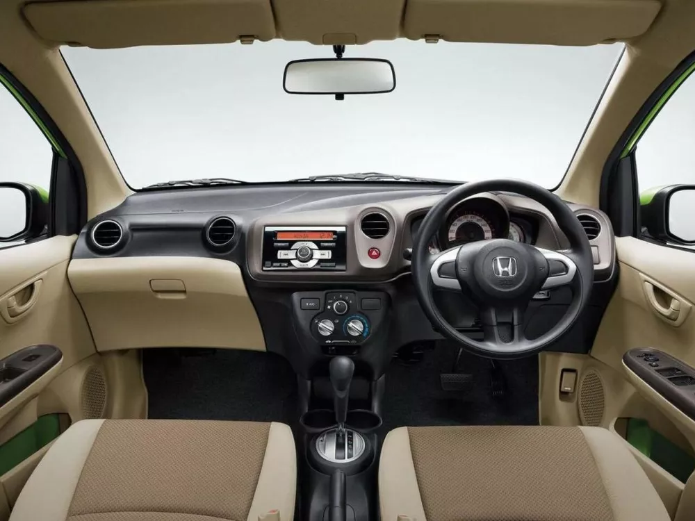 Автомобиль Honda Brio I Седан Amaze