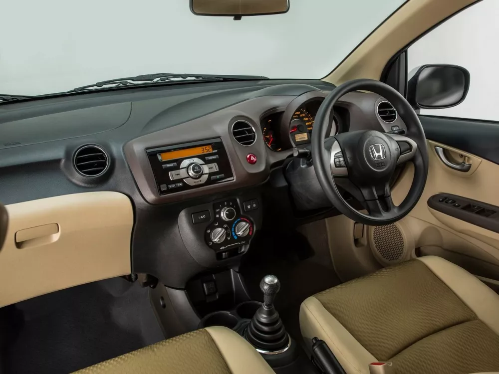 Автомобиль Honda Brio I Седан Amaze