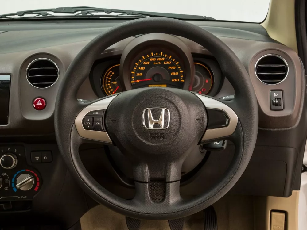 Автомобиль Honda Brio I Седан Amaze
