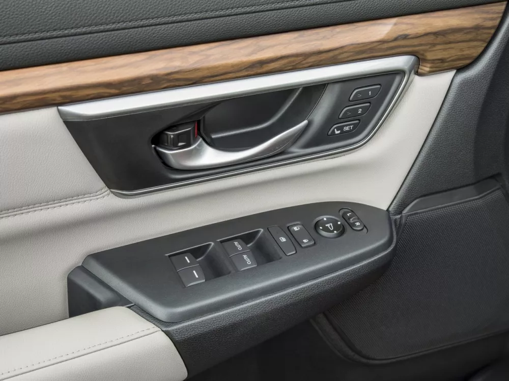 Автомобиль Honda CR-V V Внедорожник (5 дверей)