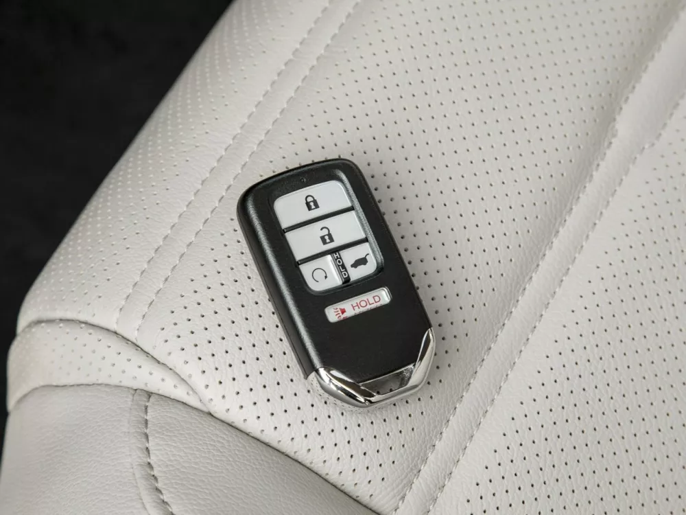 Автомобиль Honda CR-V V Внедорожник (5 дверей)