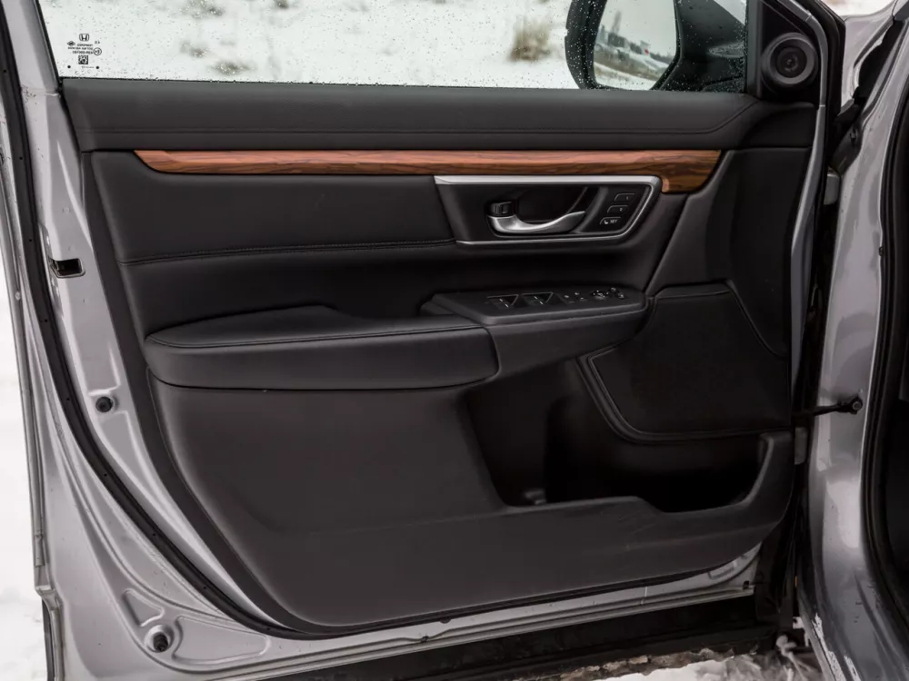 Автомобиль Honda CR-V V Внедорожник (5 дверей)