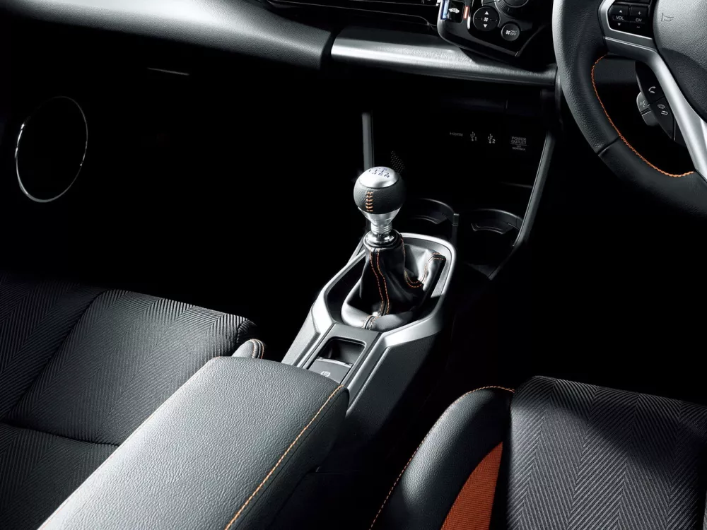 Автомобиль Honda CR-Z I Рестайлинг 2 Хэтчбек (3 двери)