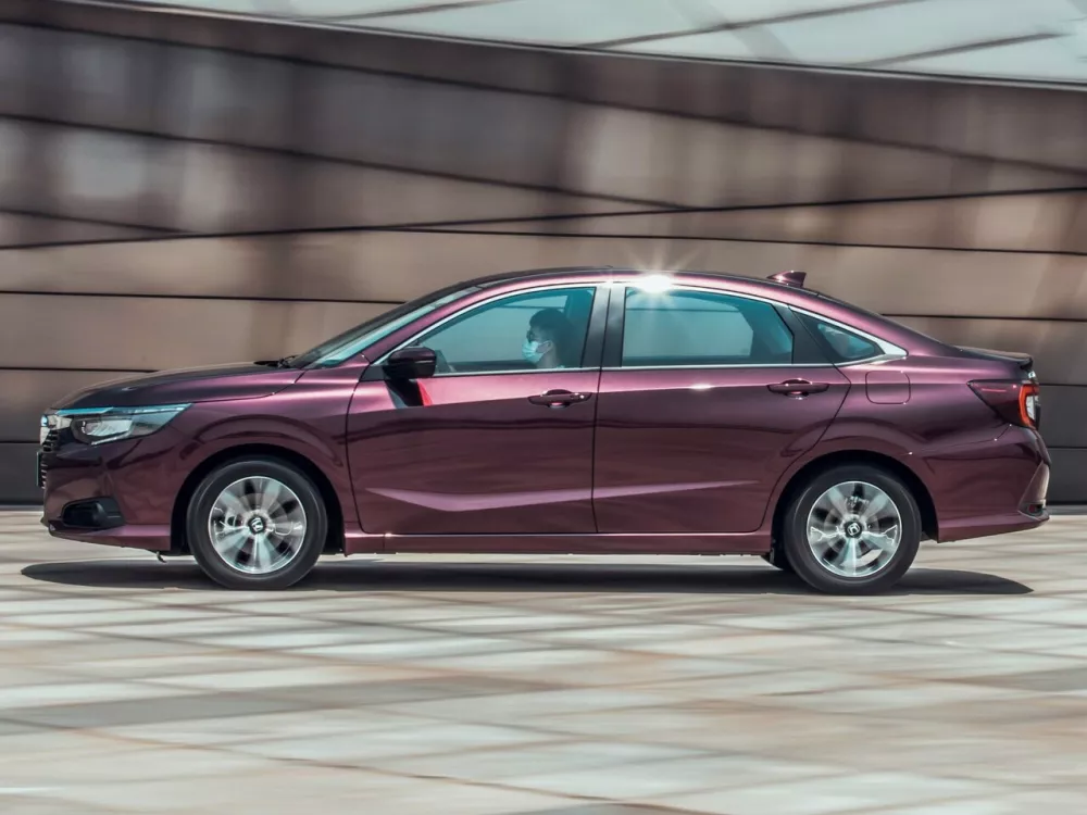 Автомобиль Honda Crider II Рестайлинг Седан