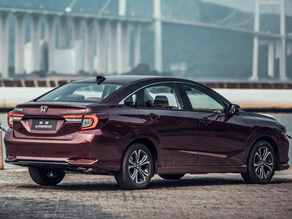 Автомобиль Honda Crider II Рестайлинг Седан