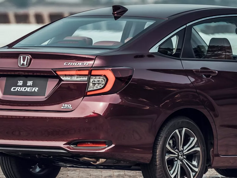 Автомобиль Honda Crider II Рестайлинг Седан