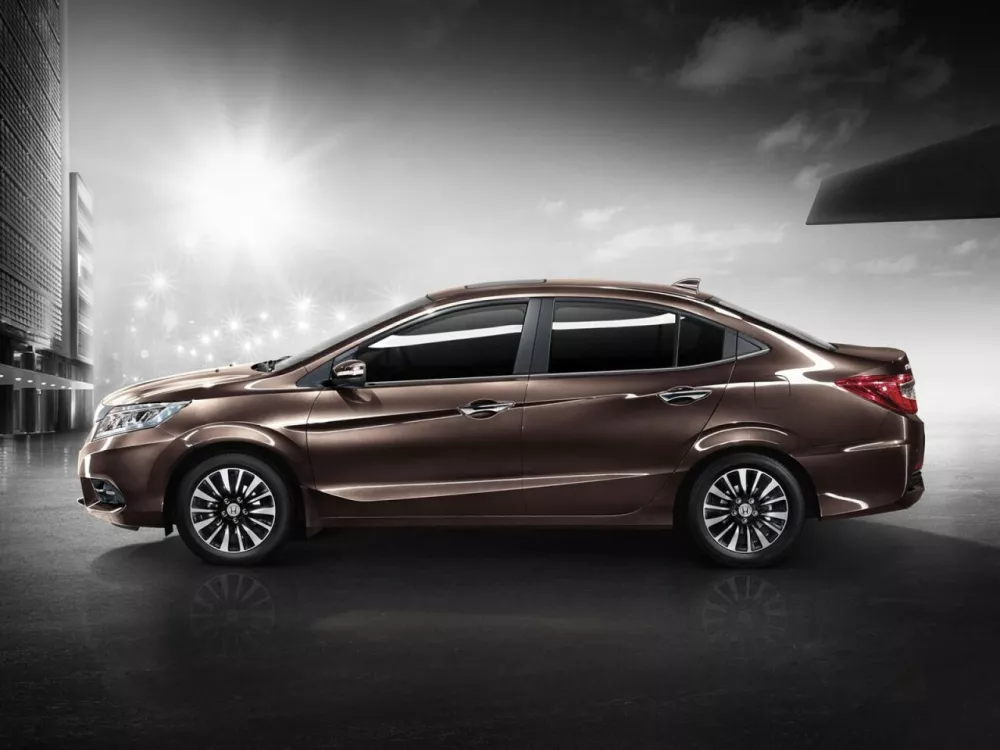 Автомобиль Honda Crider I Седан