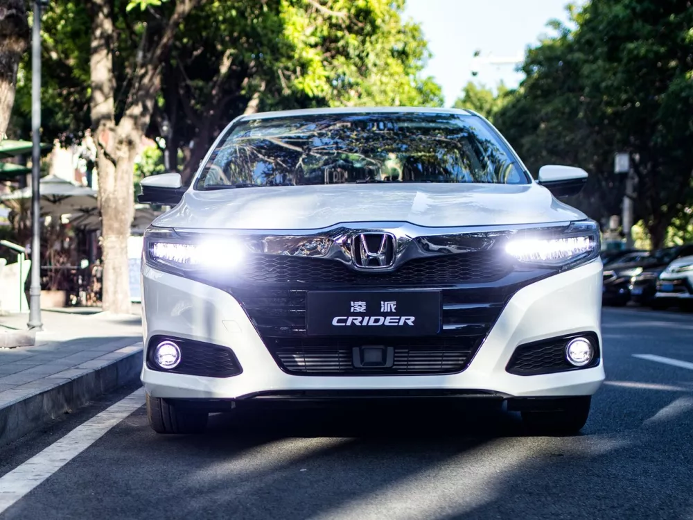 Автомобиль Honda Crider II Седан