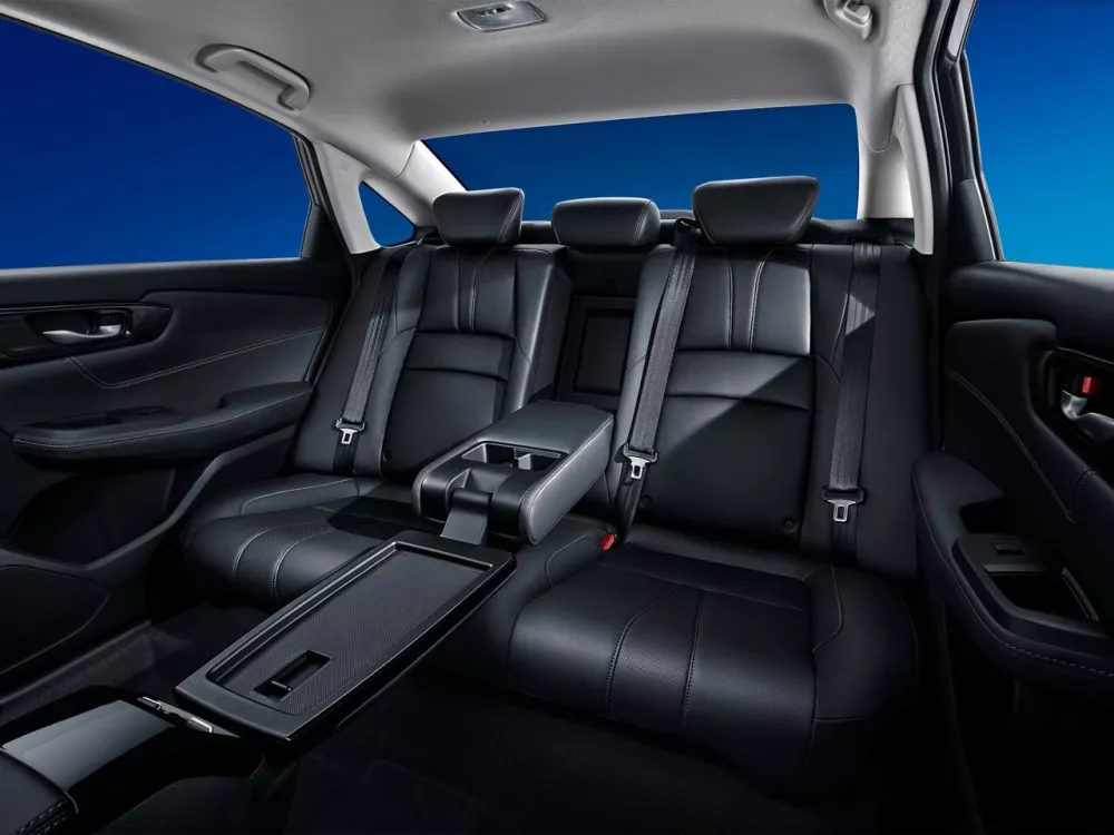 Автомобиль Honda Crider II Седан