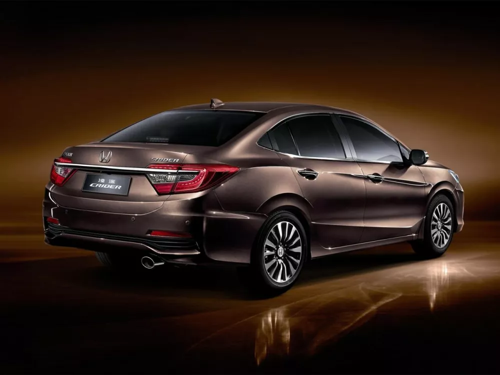 Автомобиль Honda Crider I Седан