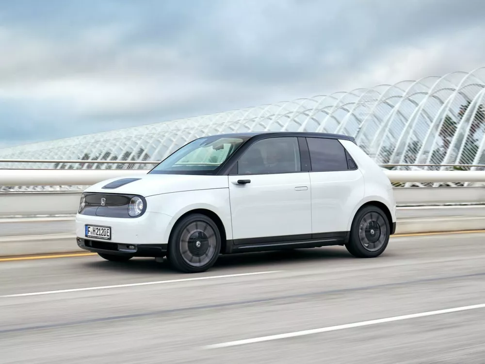 Автомобиль Honda e Хэтчбек (5 дверей)