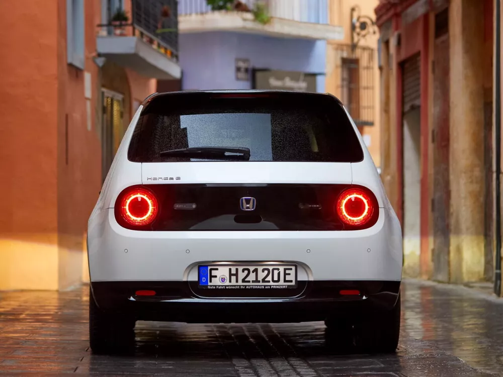 Автомобиль Honda e Хэтчбек (5 дверей)