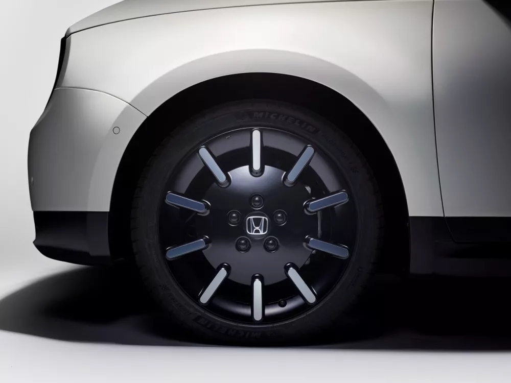 Автомобиль Honda e Хэтчбек (5 дверей)