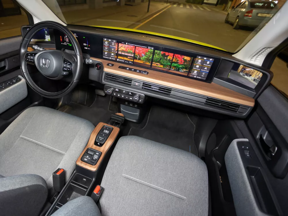 Автомобиль Honda e Хэтчбек (5 дверей)