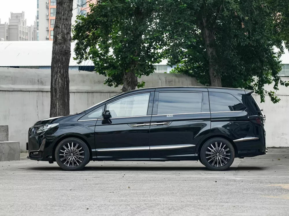 Автомобиль Honda Elysion II Рестайлинг 3 Минивэн