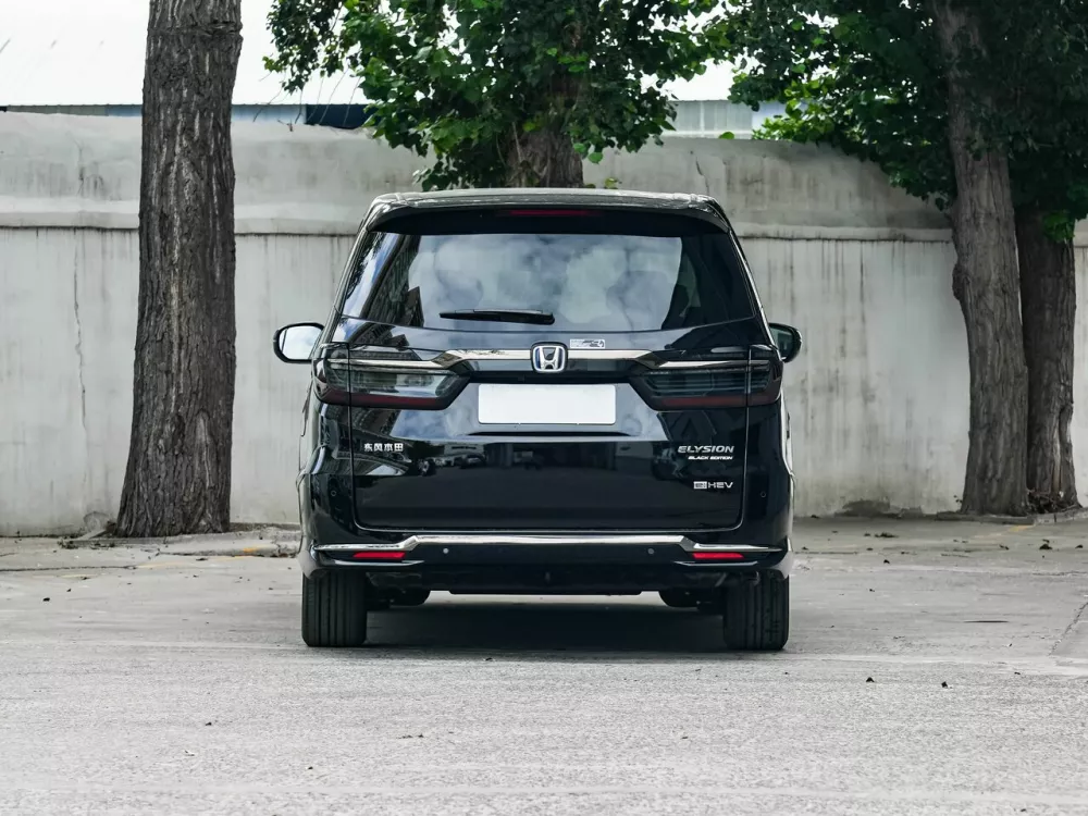 Автомобиль Honda Elysion II Рестайлинг 3 Минивэн