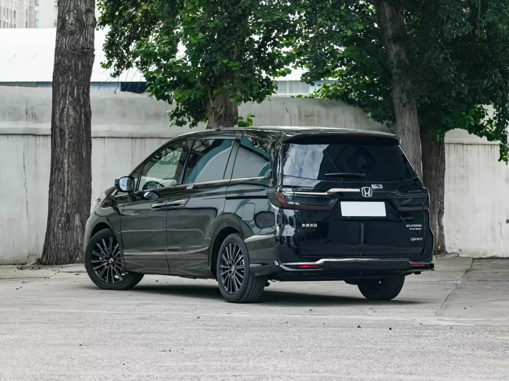 Автомобиль Honda Elysion II Рестайлинг 3 Минивэн