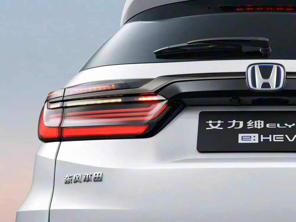 Автомобиль Honda Elysion II Рестайлинг 3 Минивэн