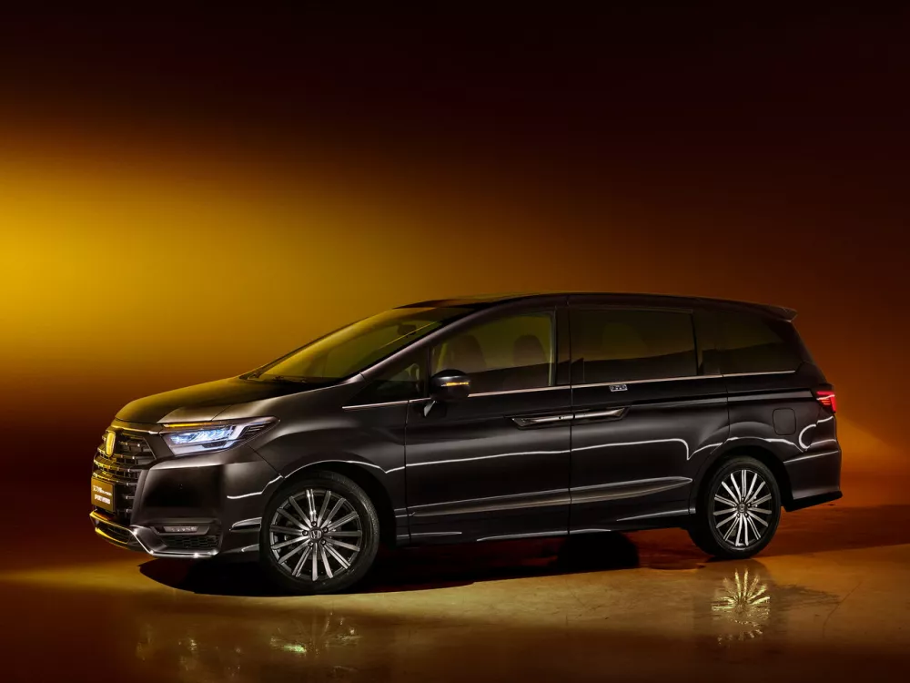 Автомобиль Honda Elysion II Рестайлинг 2 Минивэн