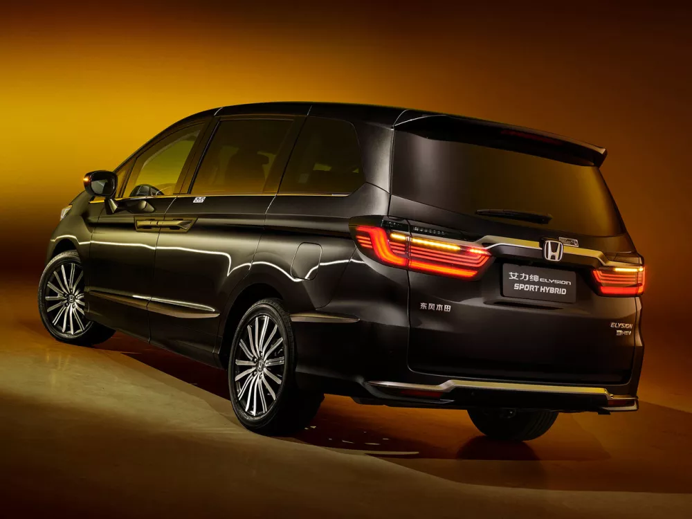 Автомобиль Honda Elysion II Рестайлинг 2 Минивэн