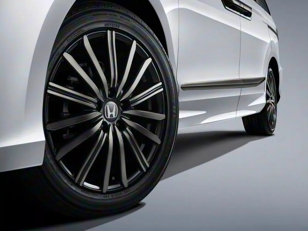Автомобиль Honda Elysion II Рестайлинг 3 Минивэн