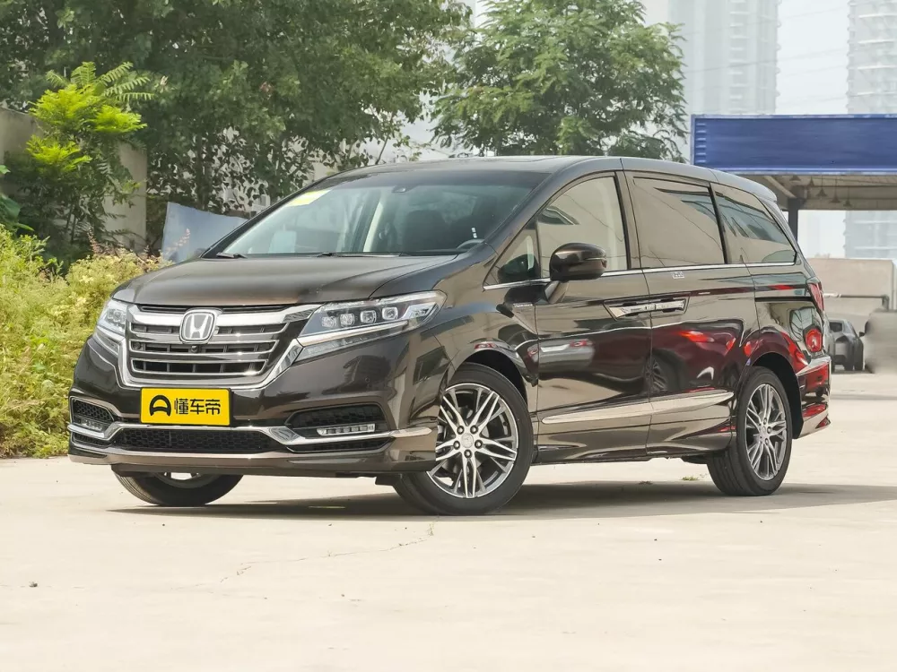 Автомобиль Honda Elysion II Рестайлинг Минивэн