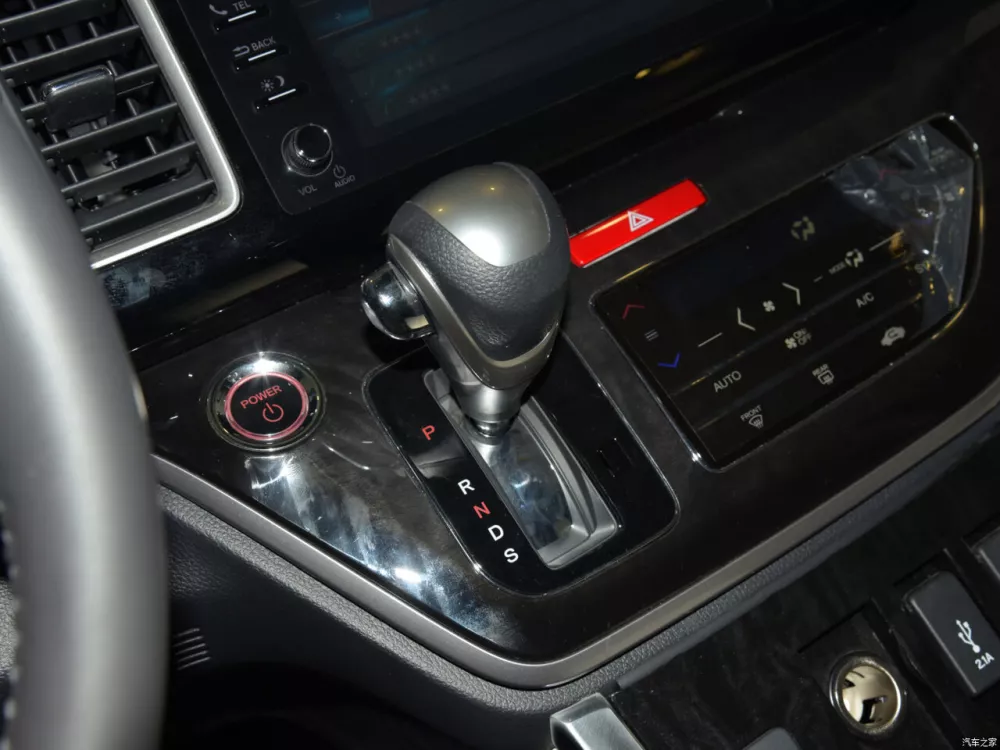 Автомобиль Honda Elysion II Рестайлинг Минивэн
