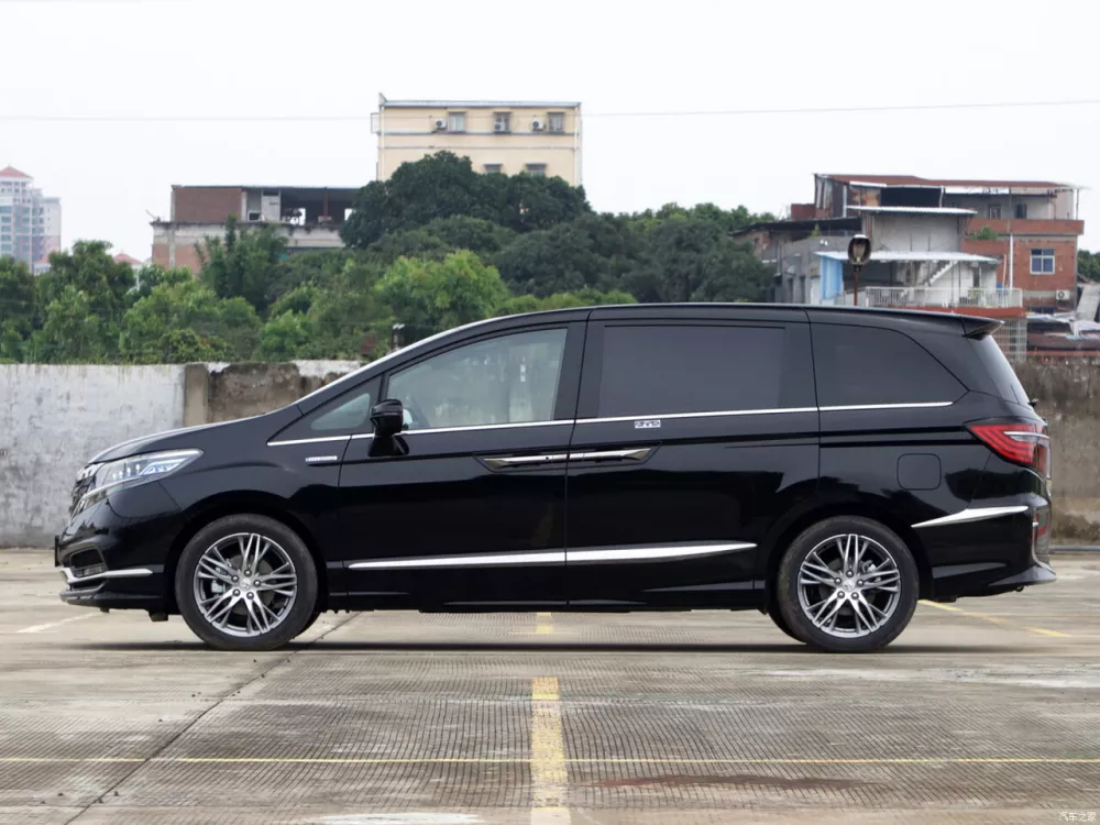 Автомобиль Honda Elysion II Рестайлинг Минивэн