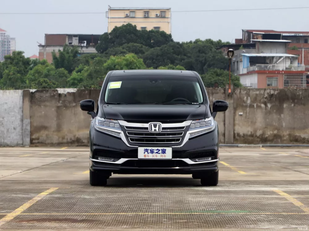 Автомобиль Honda Elysion II Рестайлинг Минивэн